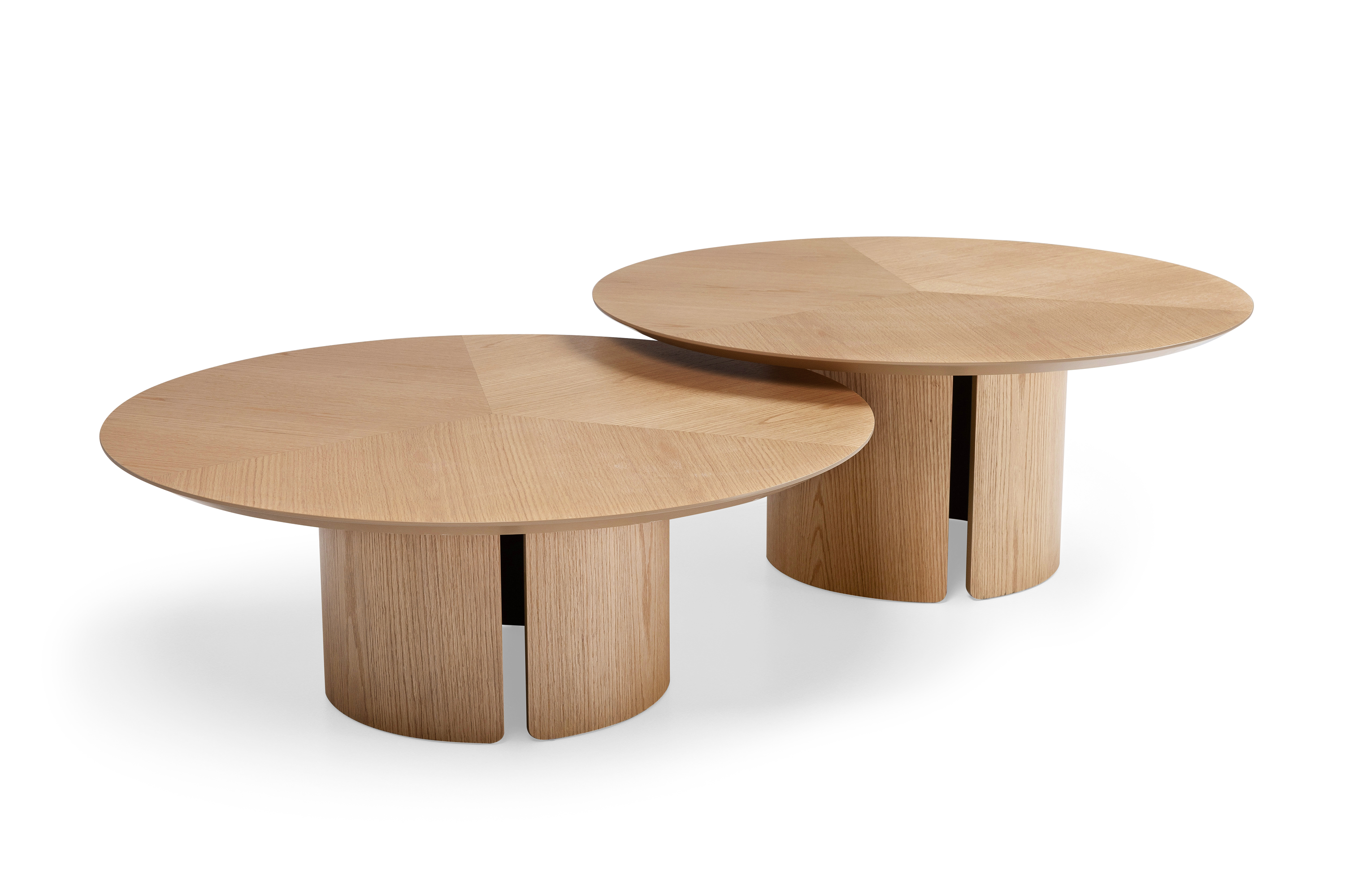 142812 AXIS Low Coffee Table 37"Dia x 13.7"H Carvalho (Oak) Amendoa (Almond)