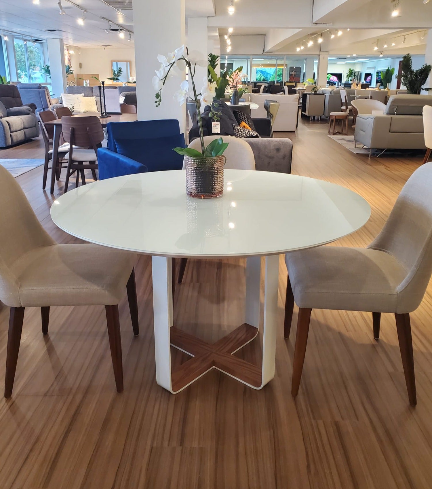 Maite Round Dining Table 47"" + Agnes Base