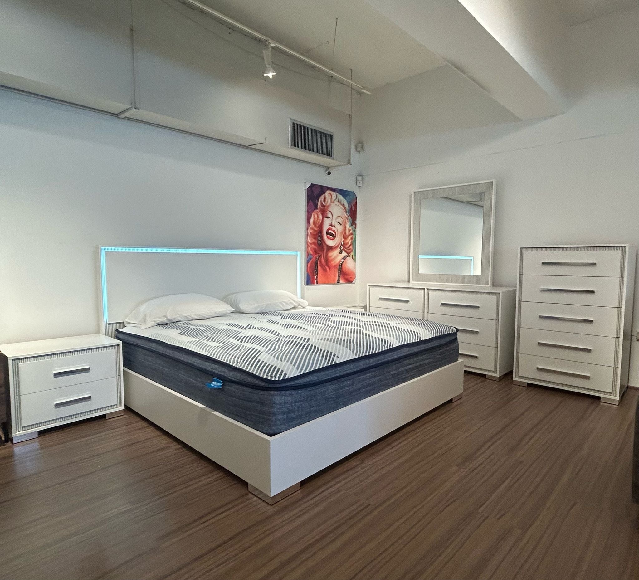 TINTORETTO Bedroom Set Queen Bed + Dresser + Mirror + Nightstand w/LED White/Grey