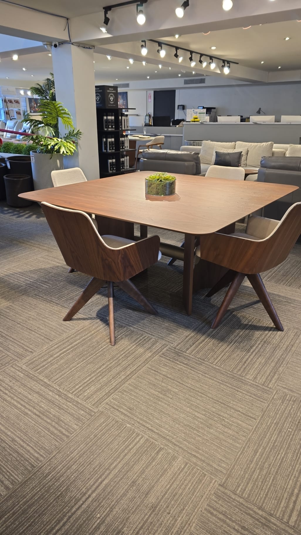 121171 SCALA Table Base + ALICE Top 59" x 59" Nogueira/Metallic Gold