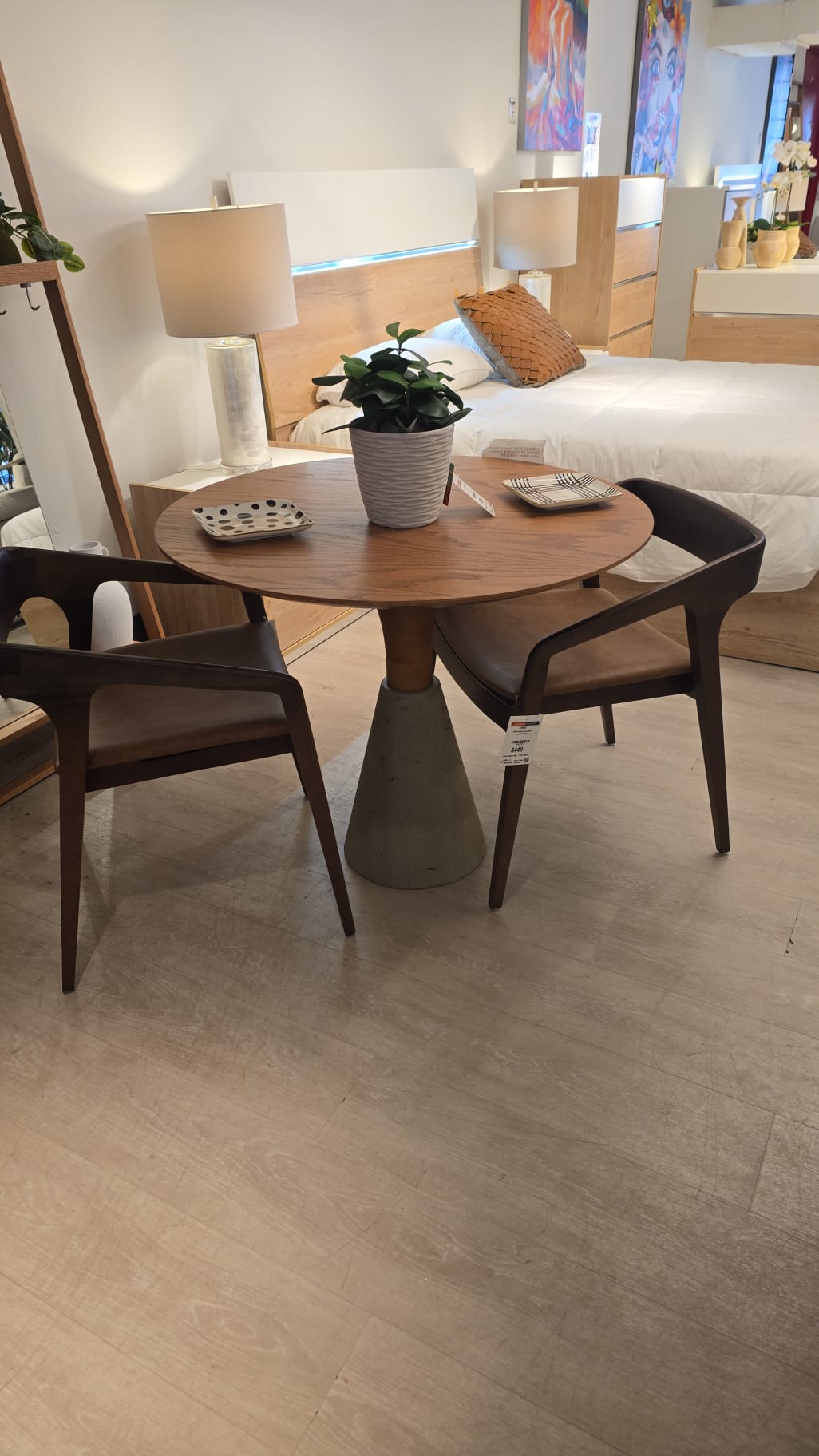 130434 LUI Bistro Table Base + YASMIN Round Top 35"Dia Roble Almendra