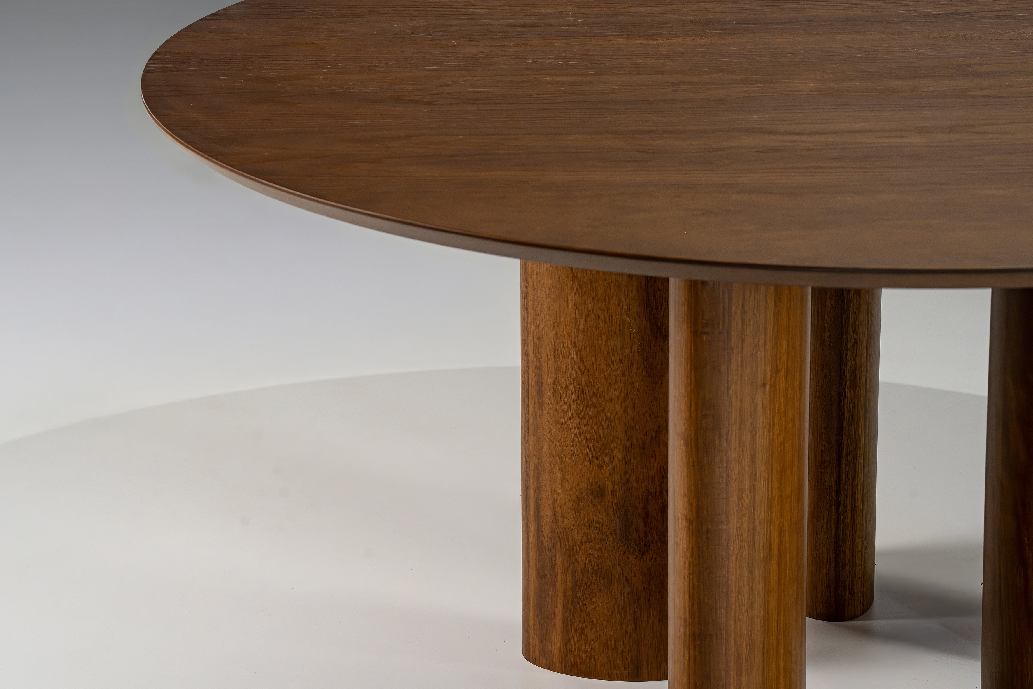 SERENA Dining Table Round 53.9"Dia Amendoa