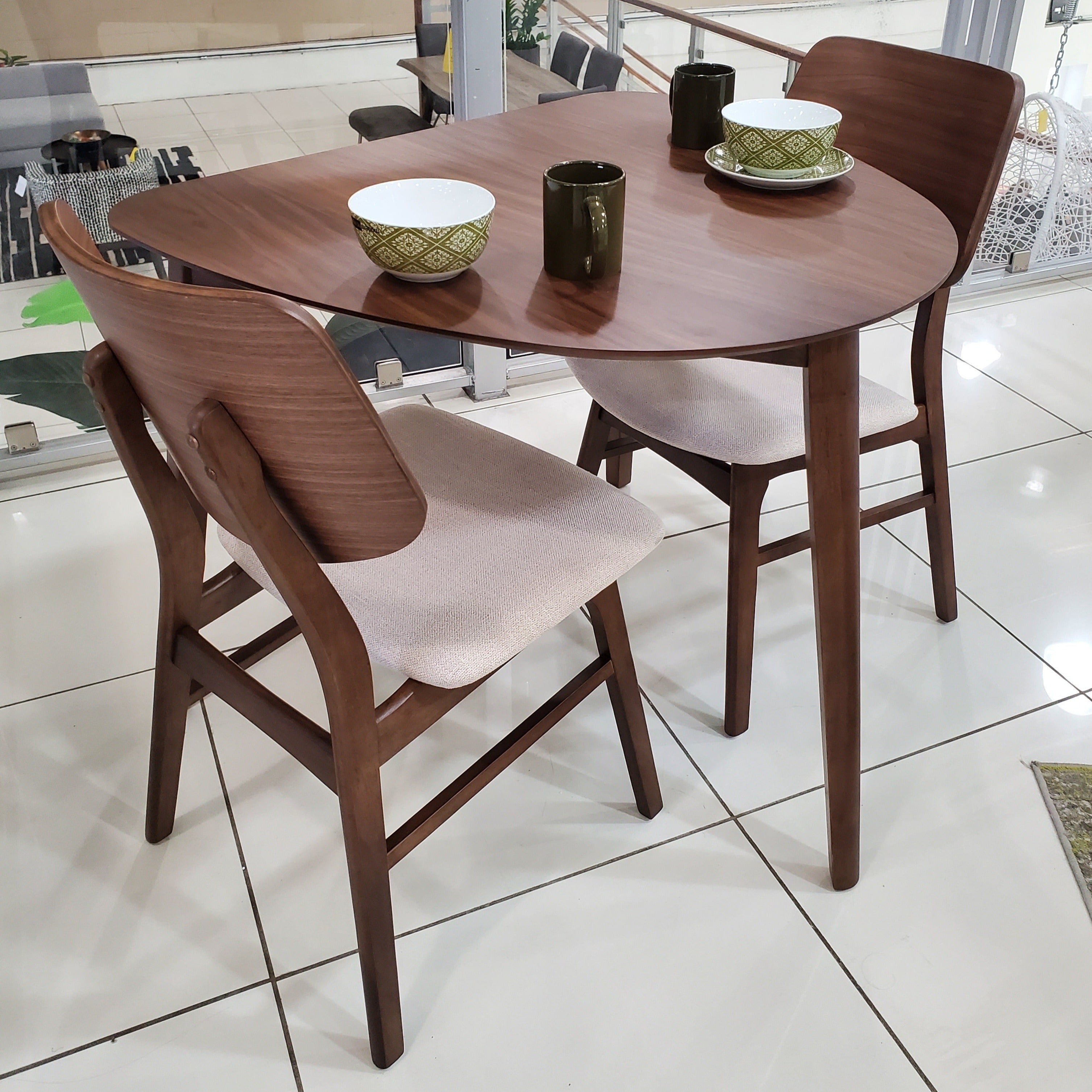 D1651 Oscar Triangle Corner Dining Table + (2) Chair Natural Walnut Finish
