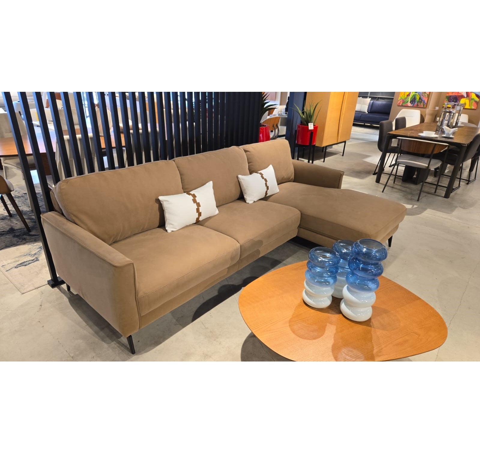 HTL-12740 Sectional (Chaise Right When Facing) Leather Desert Mist