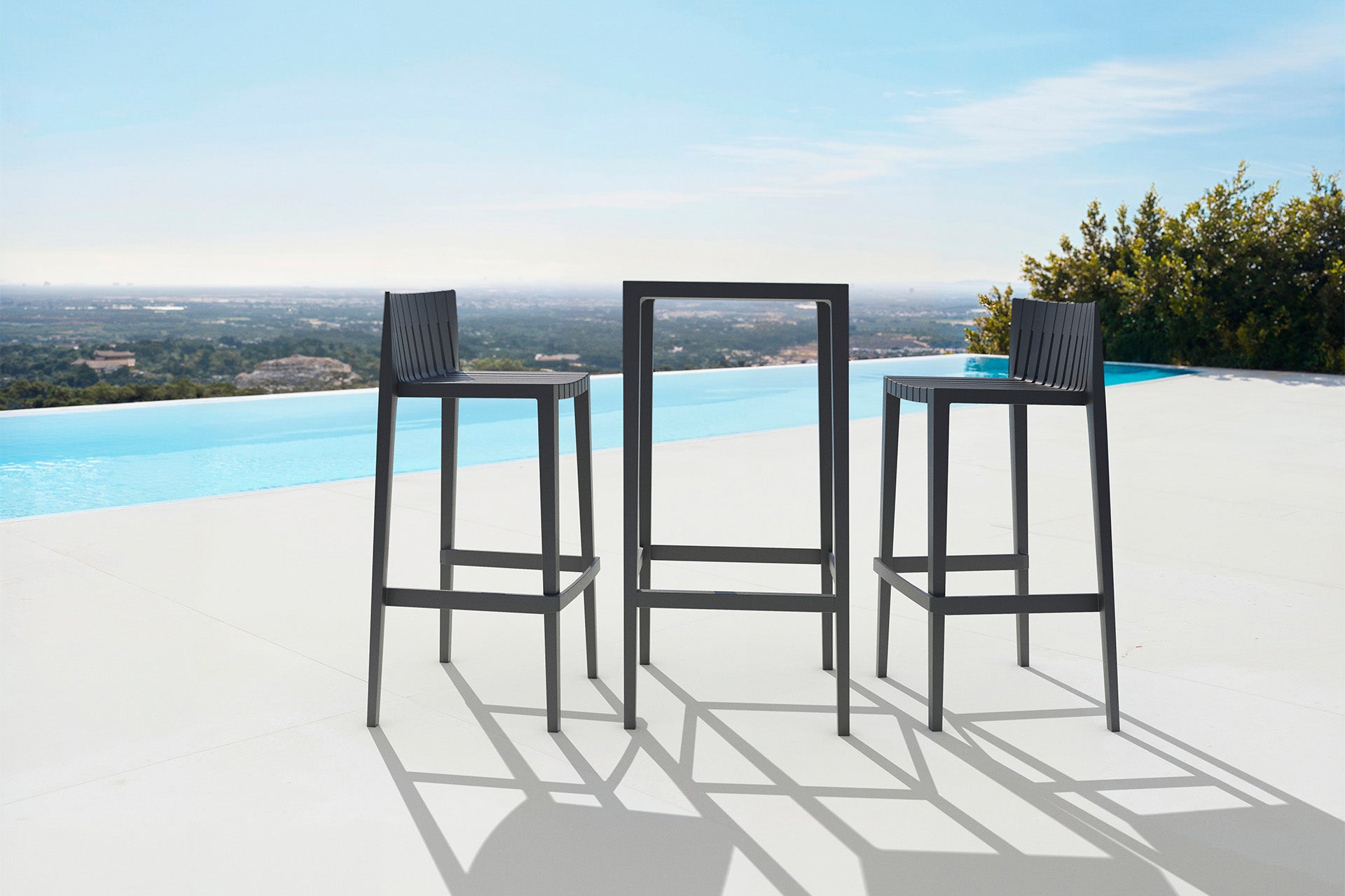 56022 SPRITZ SET 1 BAR TABLE + 2 BAR STOOL H:38¼" BLACK