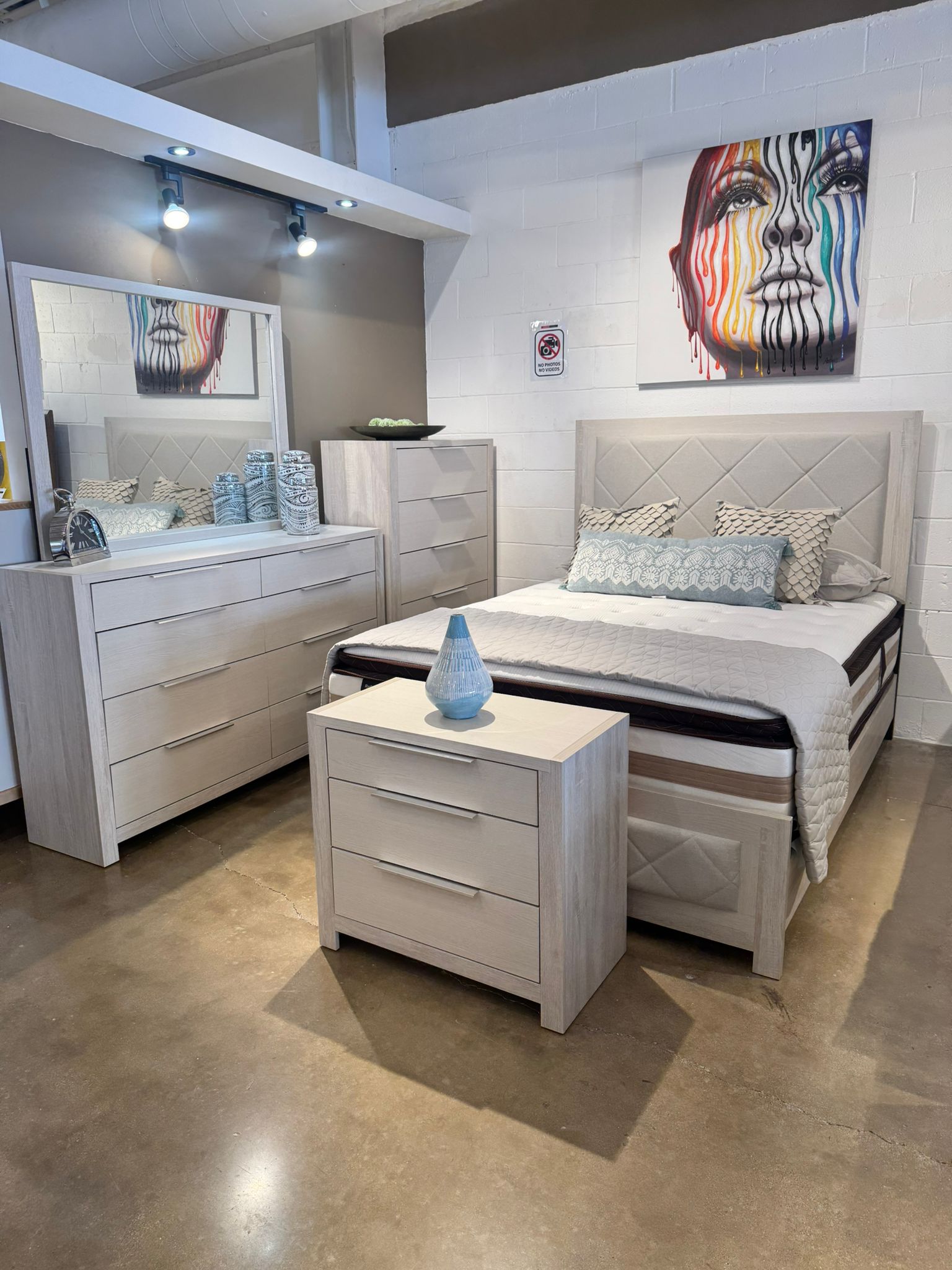 BD04352 Bedroom Set Full Bed + Dresser + Mirror + Nightstand Beige Linen/Beige Finish