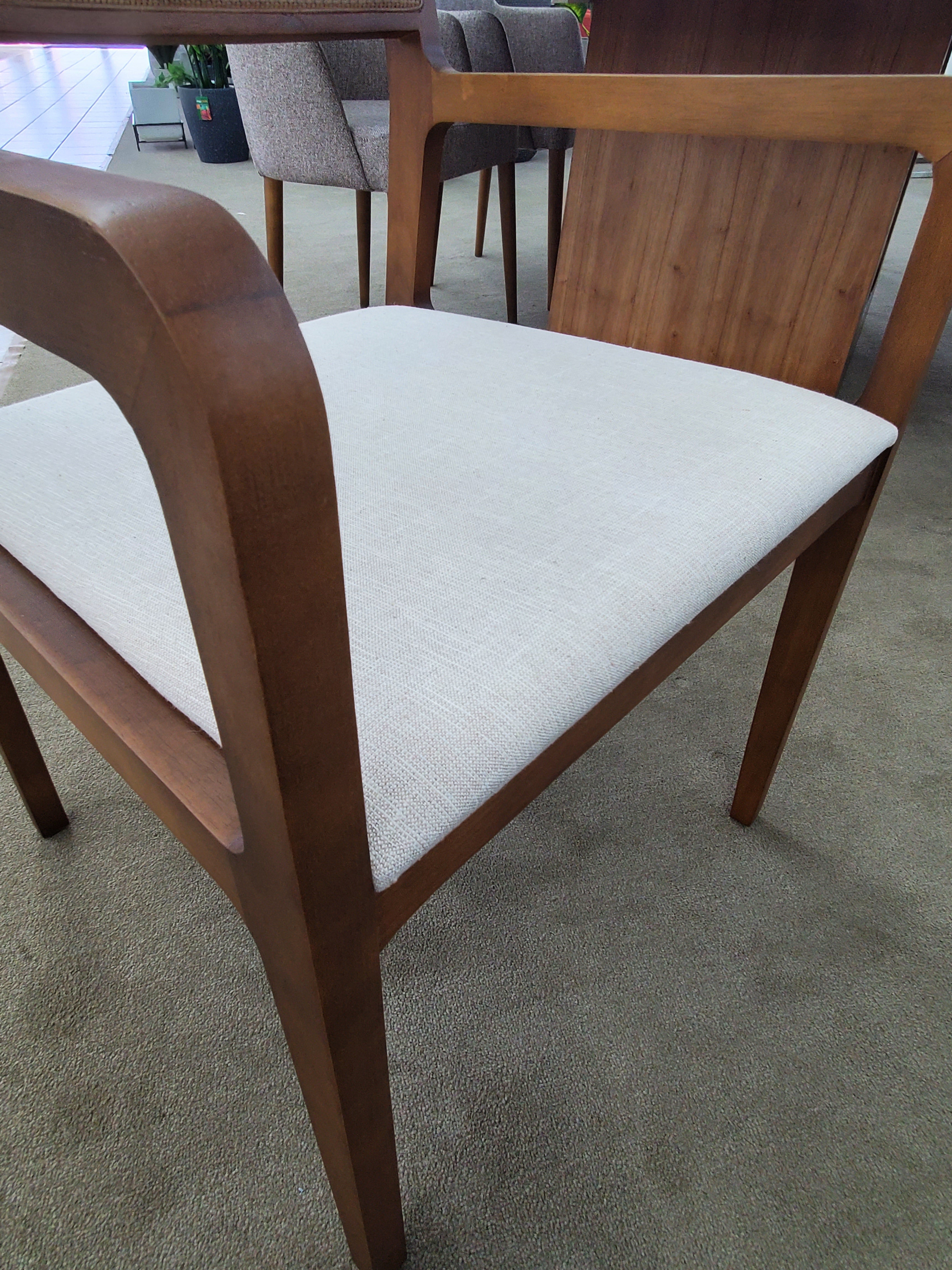154082 - Sofia Lounge Chair (Castanho/Light Beige Fabric) - 47197