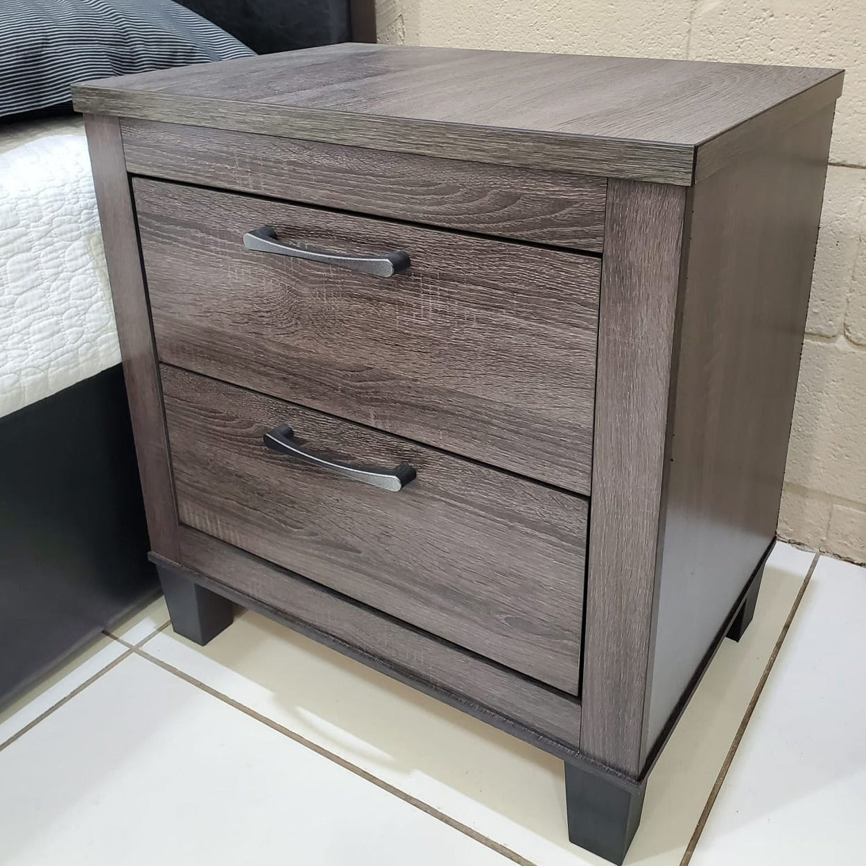 B051 - Nightstand - 45669