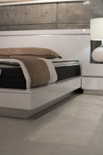 822HG - Queen Bed + Dresser + Mirror + Nightstand