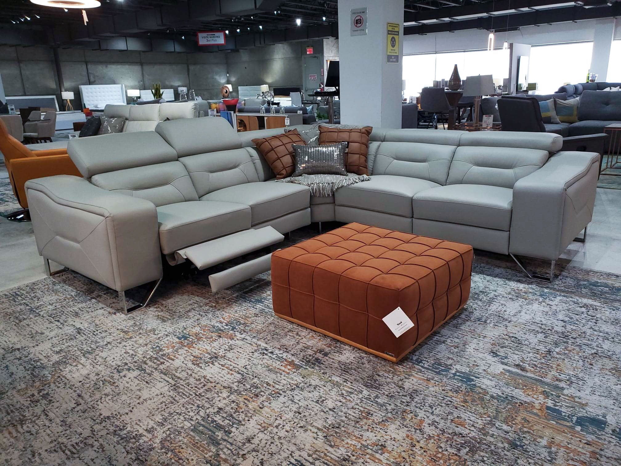 FD2723 -Leather Sectional w/ 2 Electric Recliners  - 44165